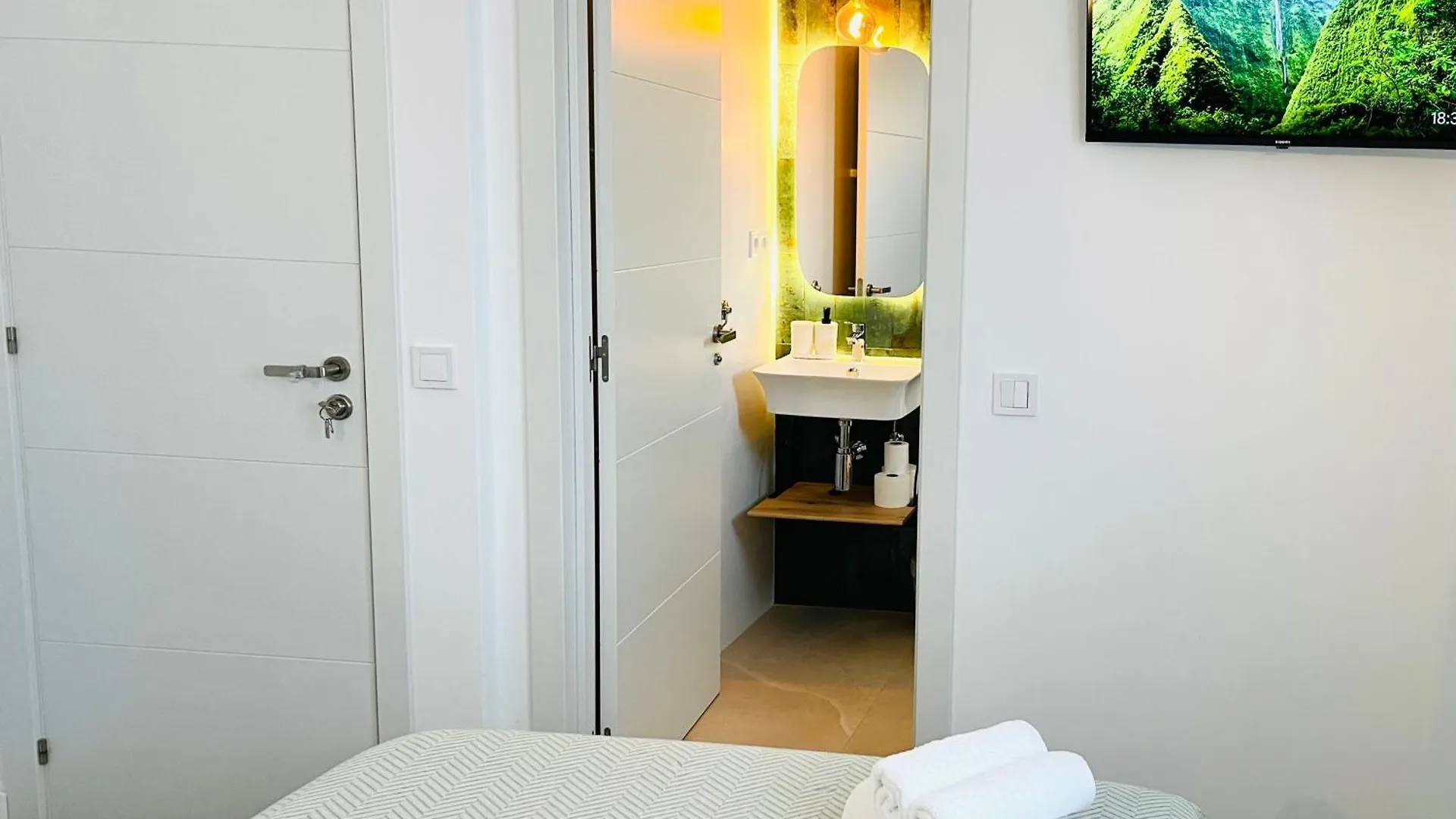 Solaz Malaga, Shared Apartment 0*, Malaga