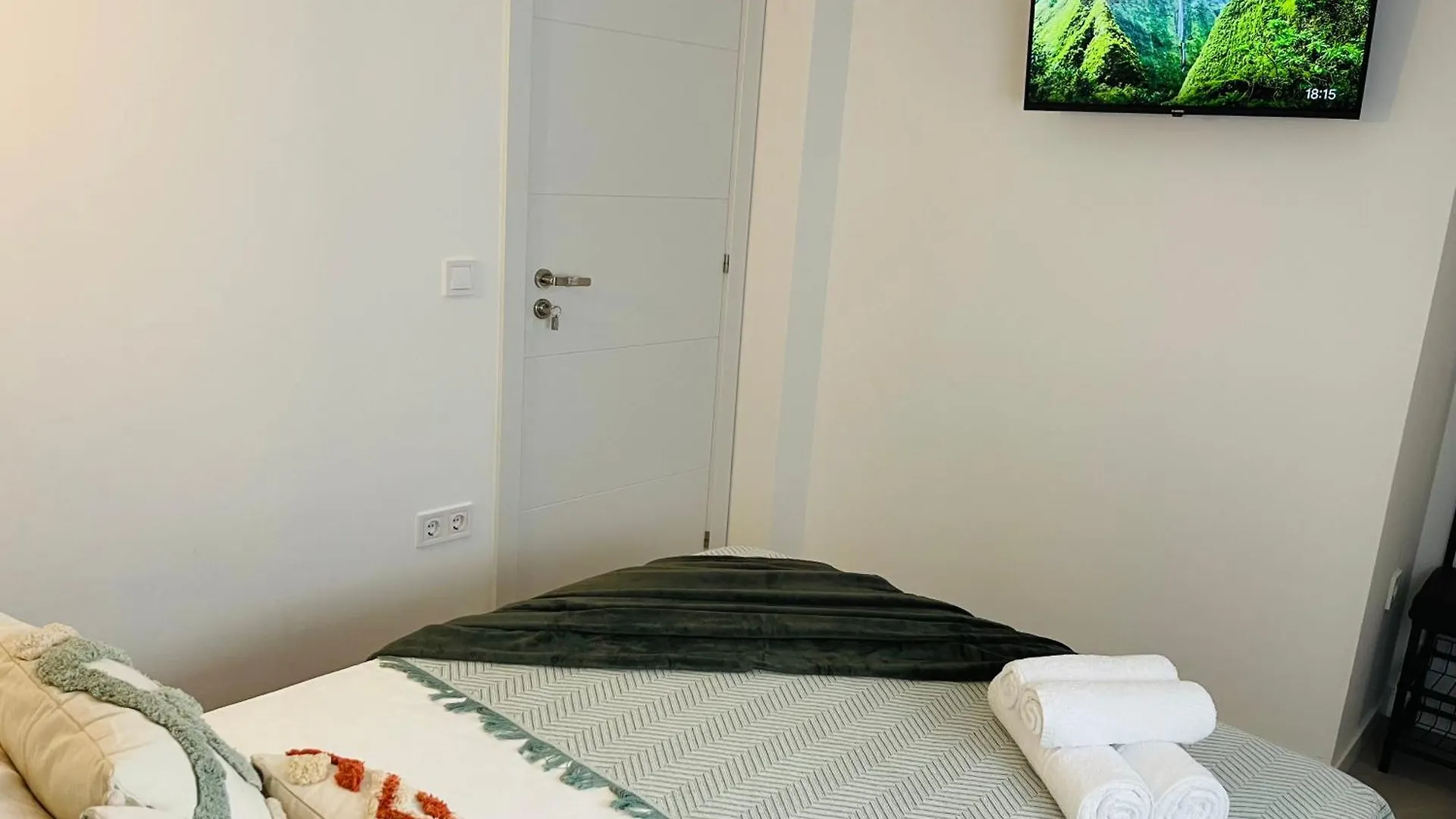 Solaz Malaga, Shared Apartment 0*,  España